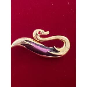 Vintage Red eyed gold tone Swan Brooch